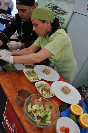 Chef Gabriela Oltean a vândut anul trecut mâncare şi prăjituri raw vegane de 80.000 de euro