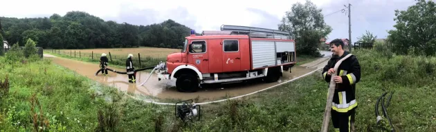 „Ziua Codului roşu” la Braşov: Tărlungul a măturat totul în cale: DN1A – sub ape, Tărlugeni, Săcele şi Budila - inundate
