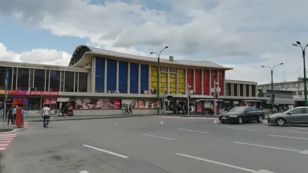 Faţadă „de Centenar” la Gara Mare 