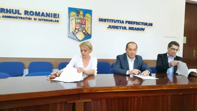 „Obişnuinţa” braşovenilor... statul la coadă la Paşapoarte 