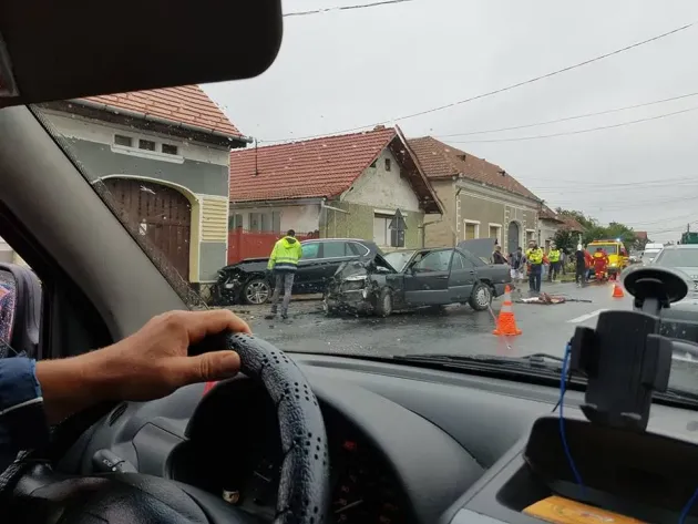 Accident la Beclean, din cauza unei depăşiri neregulamentare