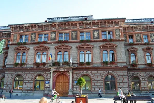 S-a intrat cu medii între 9,90 şi 7,10 la Medicină