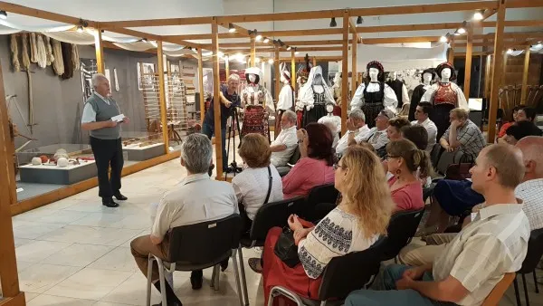 Mocanii săceleni, din California românească, în Muzeul de Etnografie