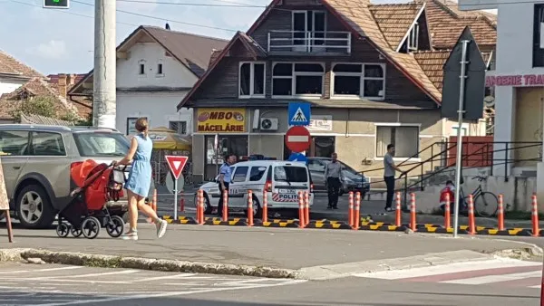 La 70 de ani, doborât de pe bicicletă de şoferul căruia „i-a tăiat faţa”