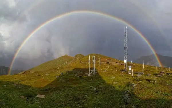 Imagine rară, curcubeu pe platoul Bucegilor 