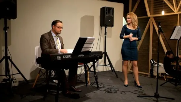 Un cuplu de muzicieni aduce New York-ul la Braşov