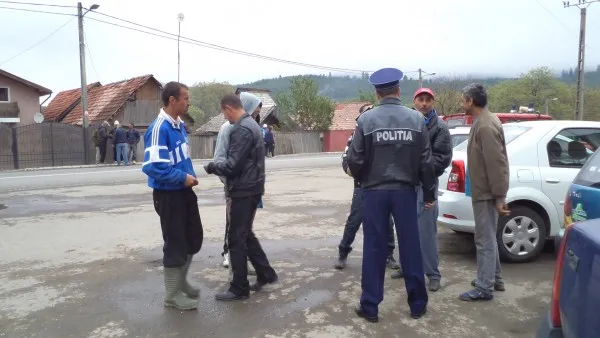 Şi-a bătut concubina şi şi-a opărit fiica