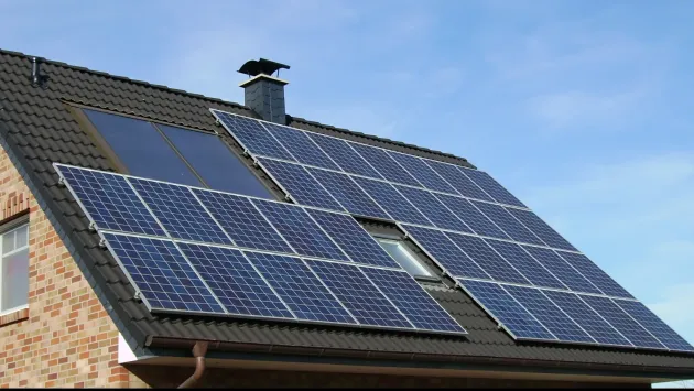 20.000 de lei subvenţie pentru persoanele care îşi instalează panouri fotovoltaice