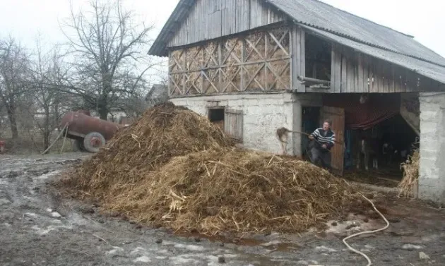AFIR: Fermierii cu platforme individuale pentru depozitarea gunoiului de grajd nu au obligaţia de a încheia un contract cu o platformă comunală