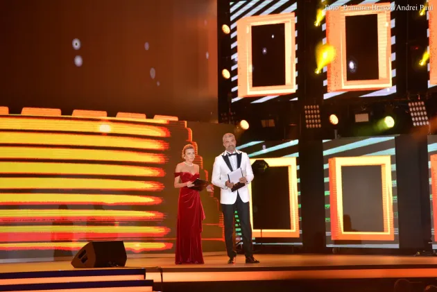 CERBUL DE AUR. Aurelian Temişan, glume despre parcursul sincopat al festivalului pe care îl prezintă