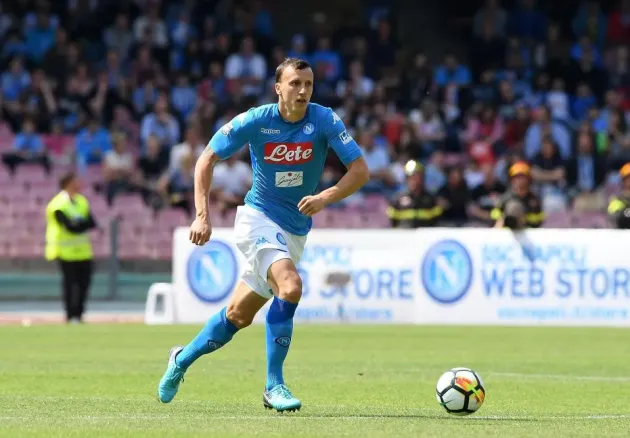 Vlad Chiricheş va continua şi în sezonul viitor la Napoli