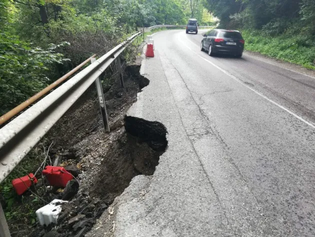 Ploile au început să macine și DN 1A