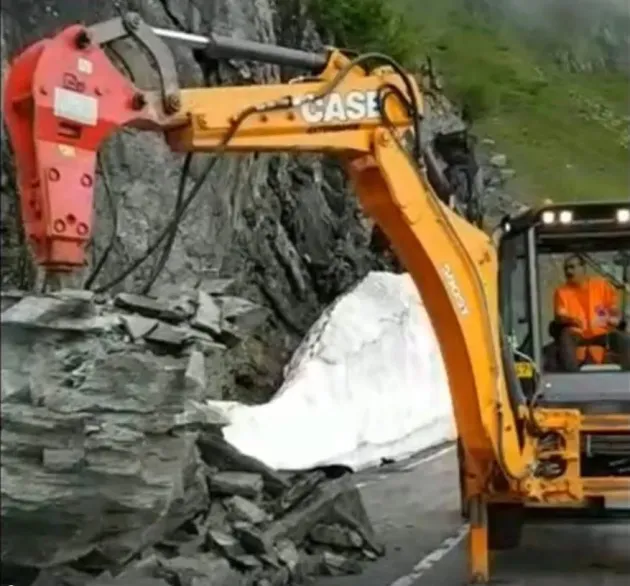 Geniştii, solicitaţi pentru derocarea stâncilor care pun în pericol circulaţia pe Transfăgărăşan