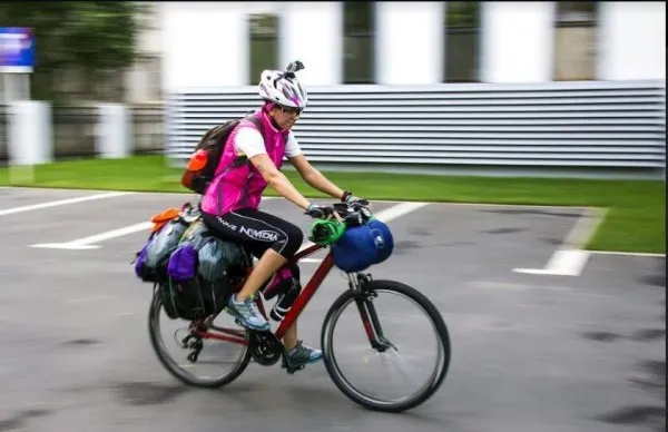 700 de kilometri pe bicicletă, cu tricolorul, pentru o expediţie în „Crai”