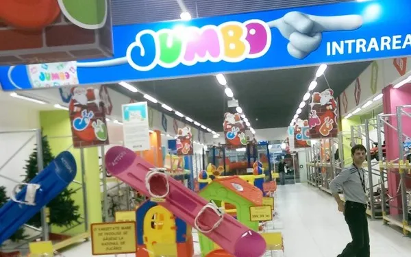 Grecii de la Jumbo vor deschide abia anul viitor hipermarketul de jucării de la Macro Mall