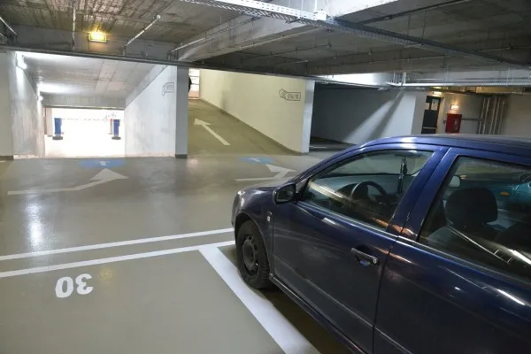 Un expert care să „usuce” parcările etajate ale Braşovului, greu de găsit