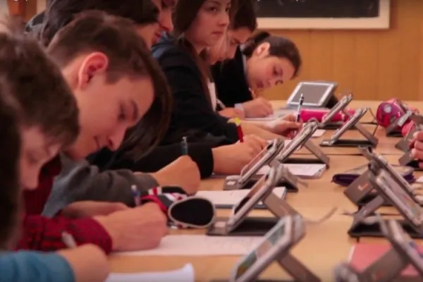 Matematica şi informatica, predate cu ajutorul tehnologiei, la Poiana Mărului