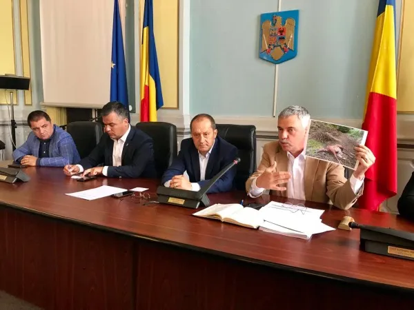 Suntem primul stat european în care au apărut ursoaicele cu 5 pui. Judeţul Braşov a ajuns să aibă de două ori mai mulţi urşi decât numărul optim