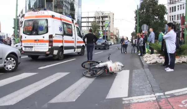 Proces împotriva şoferului vinovat. „Braşovul pedalează” vrea să-i ajute pe bicicliştii victime în accidentul de marţi