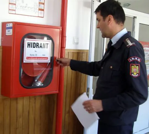 Opt şcoli din Braşov se conformează pentru a deveni sigure la incendiu