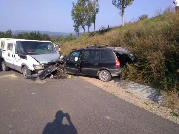 Impact fatal: Şoferul unui microbuz a murit după un accident, între Făgăraş şi Şona