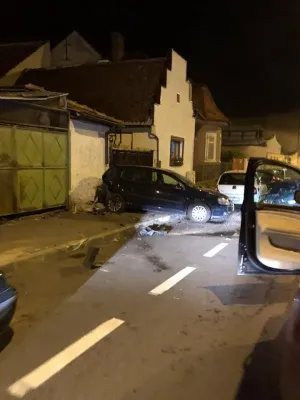 Nu l-a oprit focul de armă, l-au oprit mașinile parcate
