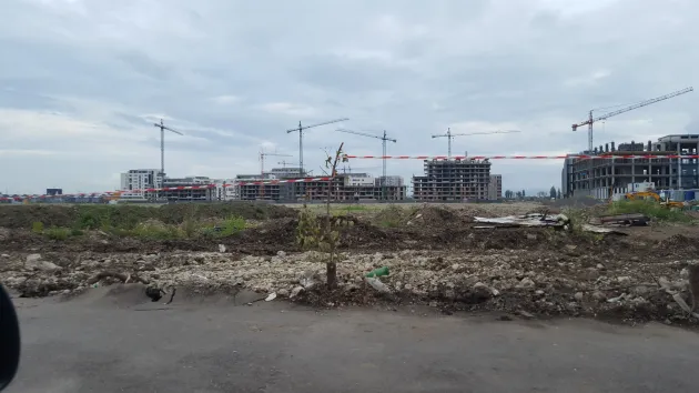 Apartamentele se ieftinesc în Bucureşti şi Braşov, dar se scumpesc în Cluj, Iaşi sau Timişoara