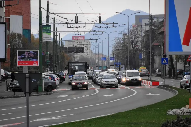 Tamponare cu scandal pe Calea Bucureşti: Cu un om în faţa maşinii, a apăsat pedala de acceleraţia