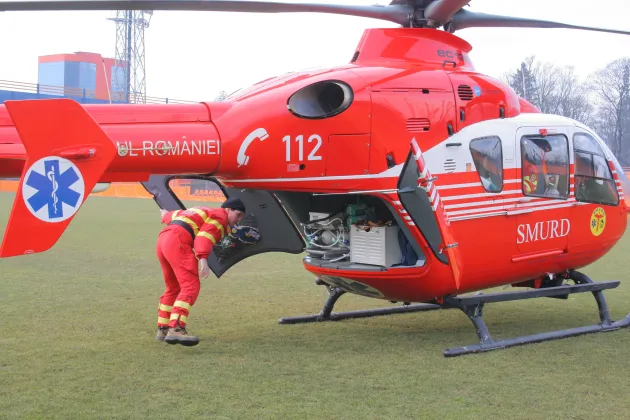 Nou născut preluat de un elicopter SMURD