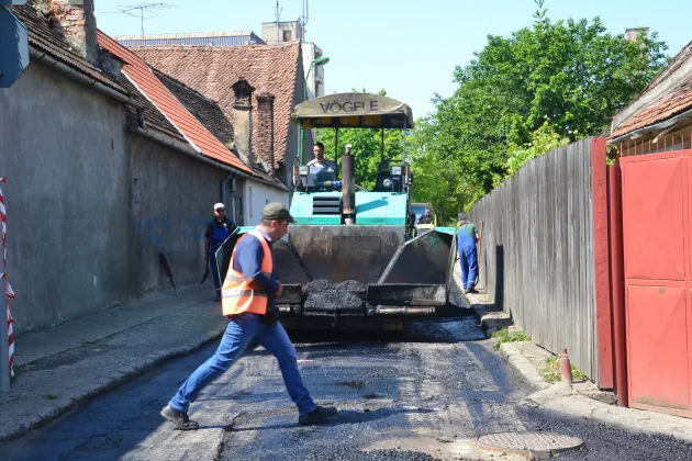 Concurenţă mare pentru întreţinerea şi repararea drumurilor din Braşov 