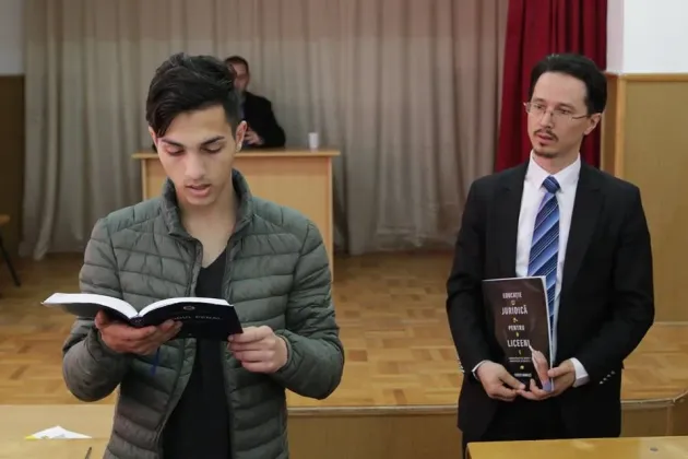 Primele lecţii de educaţie juridică din Braşov: o oră pe săptămână, în programa de la Liceul„Andrei Mureşanu”