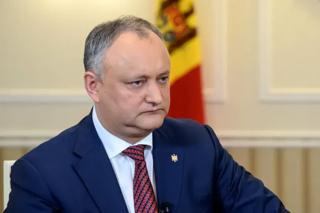 Dodon, pe muchie de cuţit