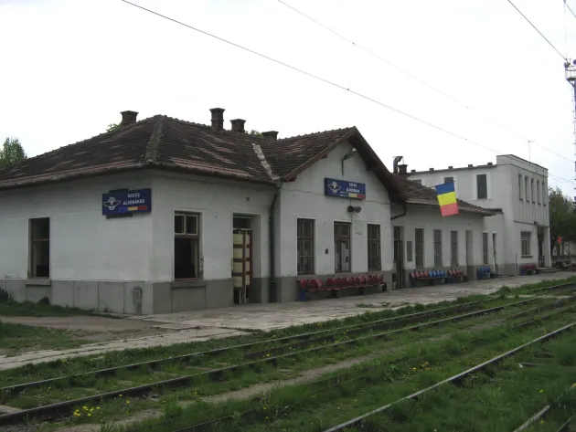 45 de navetişti şi 4 locatari evacuaţi de urgenţă la gara Racoş
