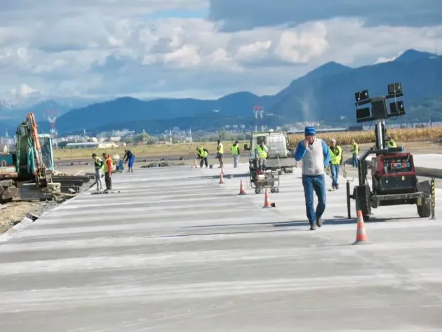 Ce se întâmplă acum pe Aeroportul Braşov