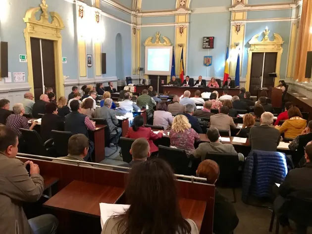 Primarii şi secretarii, convocaţi la o instruire cu juriştii Prefecturii