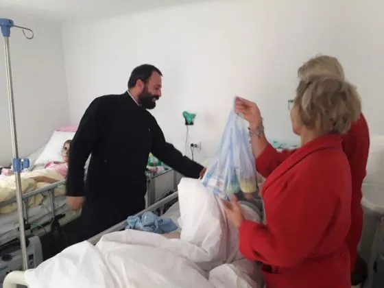 În fiecare sâmbătă, studenţii de la Inginerie Electrică şi Medicină le vor ţine de urât bolnavilor din secţia de spital unde nimeni n-ar vrea să ajungă 