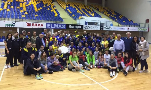 Jucătoarele Coronei, la socializare cu fanii