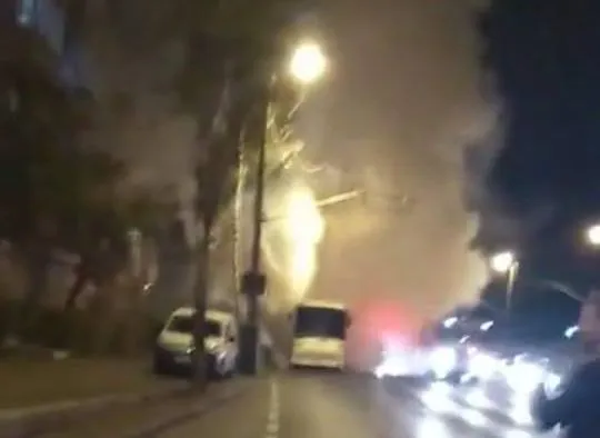 Imagini incredibile pe străzile Braşovului. Un autobuz a luat foc în mers, în Craiter