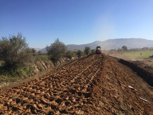 Lucrările de protecţie împotriva inundaţiilor în patru zone din judeţul Braşov, aproape gata