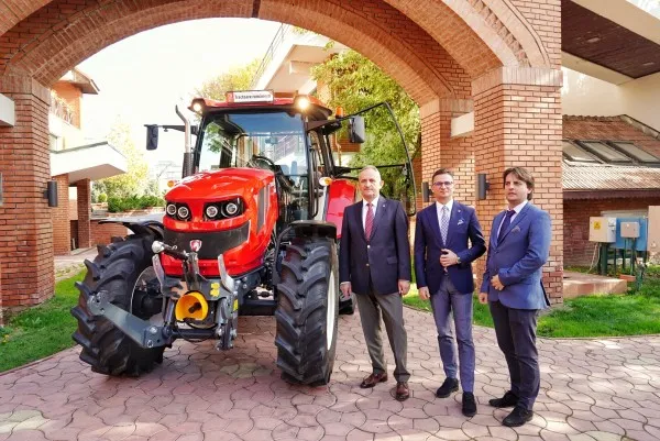 Uzina din Reghin a finalizat prototipul primului tractor românesc, proiect început în 2007, cu Braşovul