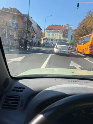 Șoferița cu Audi, șoferița cu Peugeot. Sau de ce s-a blocat azi circulaţia spre centru

