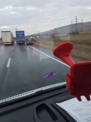TIR, dubă şi autoturism, coliziune la Rupea