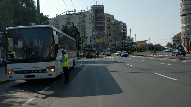 Amenzi de peste 5.000 de lei, în cinci zile, pentru șoferii care au oprit în stațiile RAT