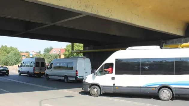 Transportatorii de persoane vor să intre în grevă, de joi de la ora 12.00