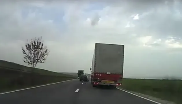 A lovit două tiruri şi a scăpat teafăr!