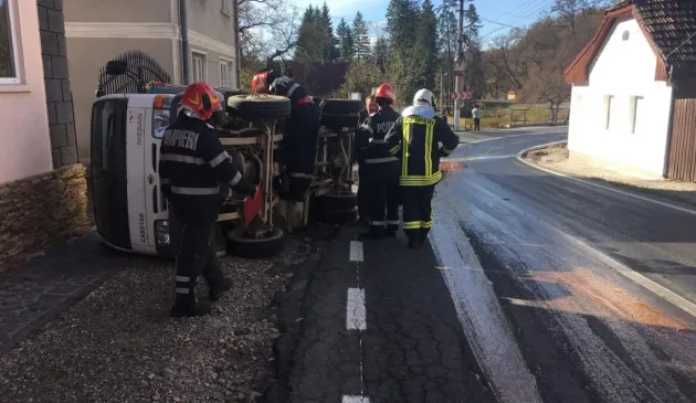 Maşină cu melasă din sfeclă, răsturnată pe DN 13E