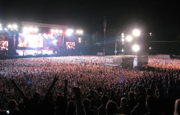 Metallica, la dublu preţ