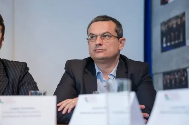 Şeful CNCD: E neconstituţional orice demers de modificare a Codului Civil pentru a permite căsătoriile gay