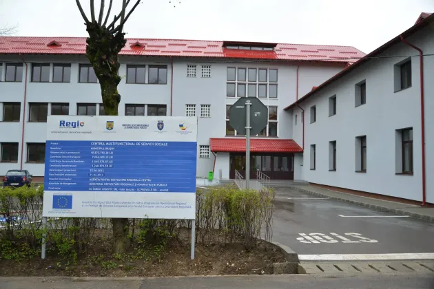 Centrul Multifuncţional de Servicii Sociale intră în reparaţii. Clădirea era „în garanţie”, dar constructorul a refuzat să o mai repare