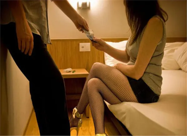 Dosarul „Fetiţe în chirie”: Chiriaşii - proxeneţi, proprietarii apartamentelor - acuzaţi de facilitarea prostituţiei